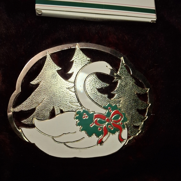 Holiday Swan Trivet - Silver and Red - Picture 4 of 5